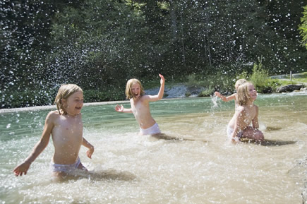 Wasserspa&szlig; in B&auml;rtl's Kinderklub