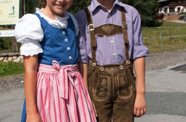 kinder-in-tracht