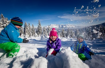 kinder-im-schnee