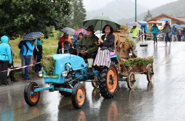 alter-traktor-vom-haeuslerhof