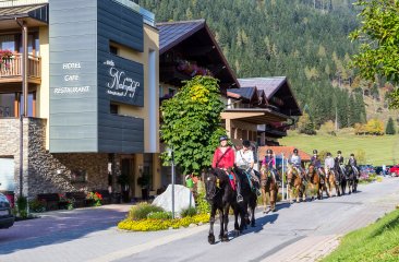 bauernherbstritt-von-neuberg-aus