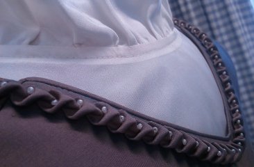 bestickung-dirndlkleid