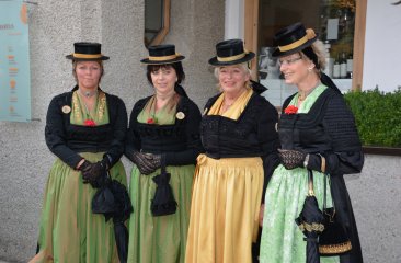 damen-in-tracht