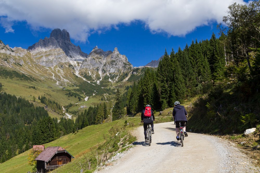 Mit einem Lächeln hoch hinauf