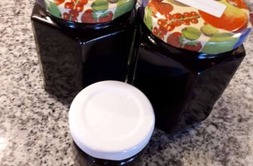 fertige-schwarzbeermarmelade