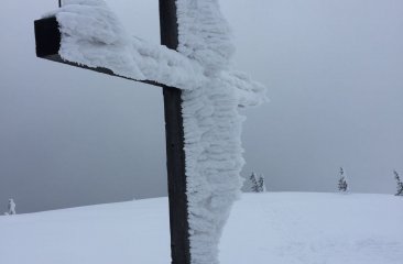 Gipfelkreuz stark versturmt