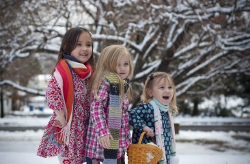 kinder-warten-auf-weihnachten