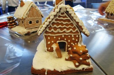 lebkuchenhaus-mit-zuckerguss