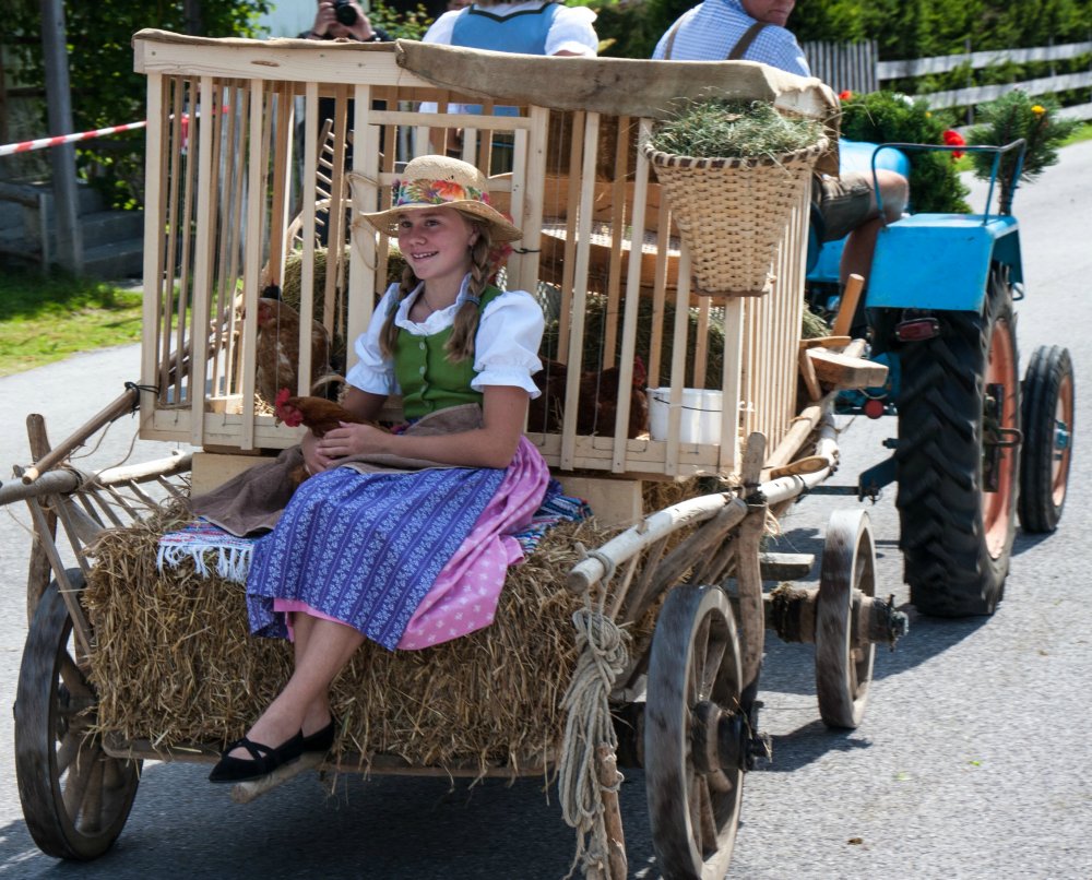 maedchen-in-tracht