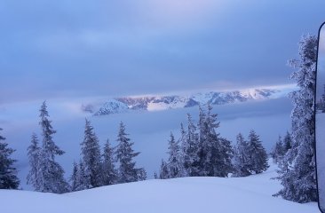 pistenraupenfahrer-bei-der-arbeit