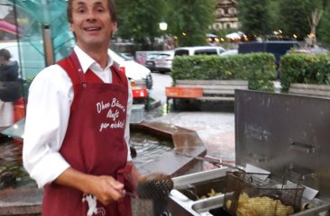 rupert-beim-chips-machen