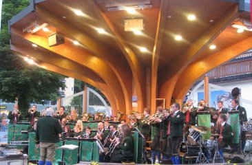 trachtenmusikkapelle-beim-dorffest