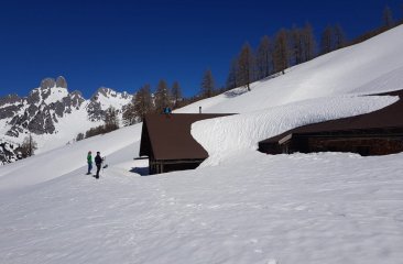 wallehenhuette-sulzenalm-im-schnee