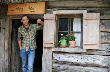 willkommen-auf-der-arzbergalm