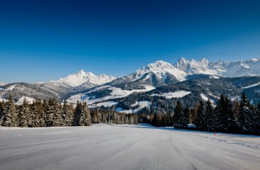 wundervoller-ausblick-auf-der-piste